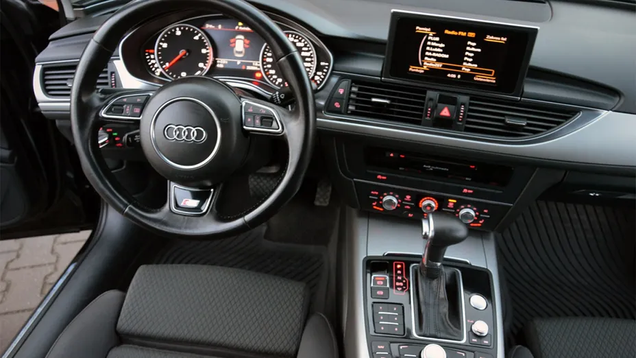 AUDI A6 -