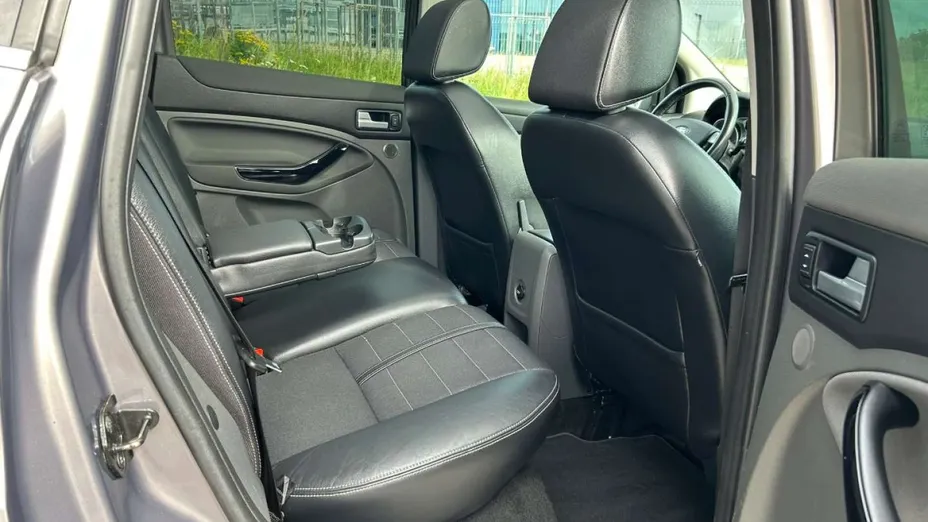 FORD Kuga -