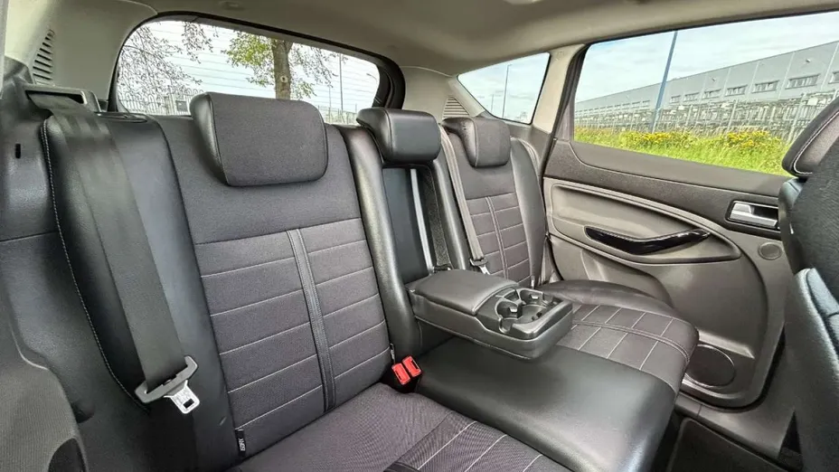 FORD Kuga -