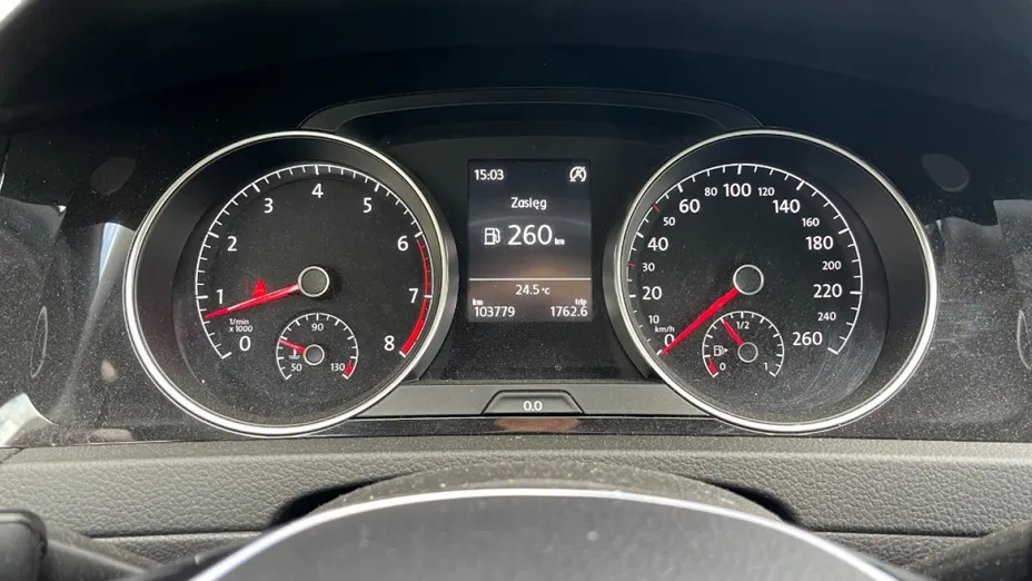 VOLKSWAGEN Golf -