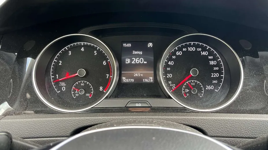 VOLKSWAGEN Golf -