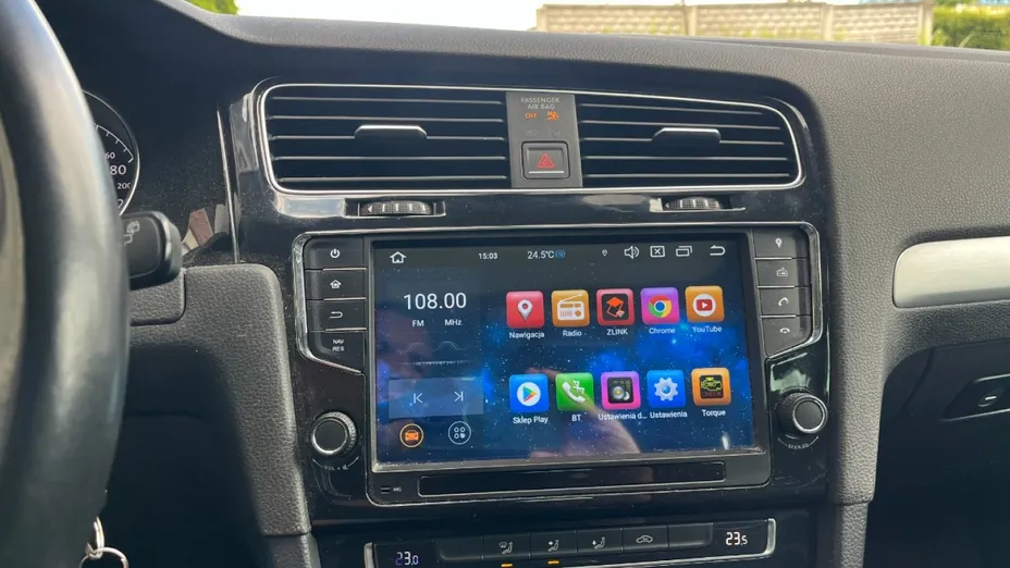 VOLKSWAGEN Golf -