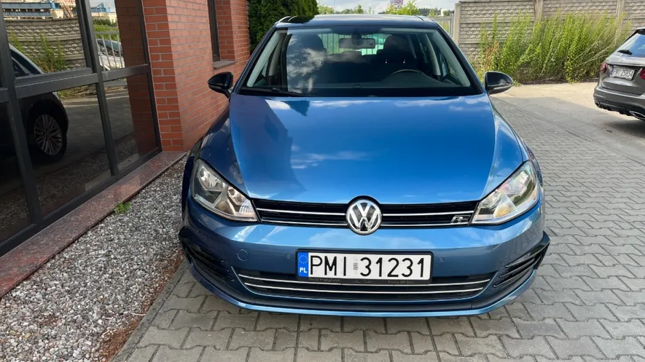 VOLKSWAGEN Golf -