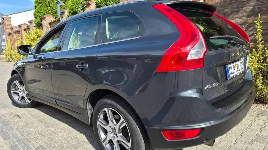 VOLVO XC60 -