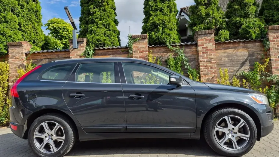 VOLVO XC60 -