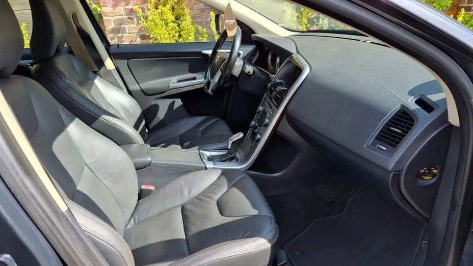 VOLVO XC60 -