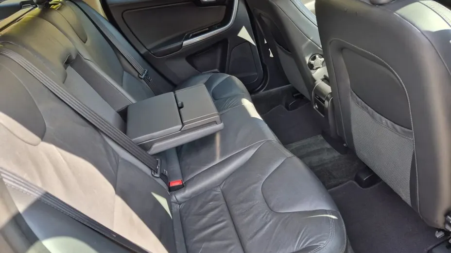 VOLVO XC60 -