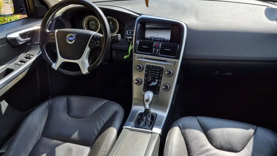 VOLVO XC60 -