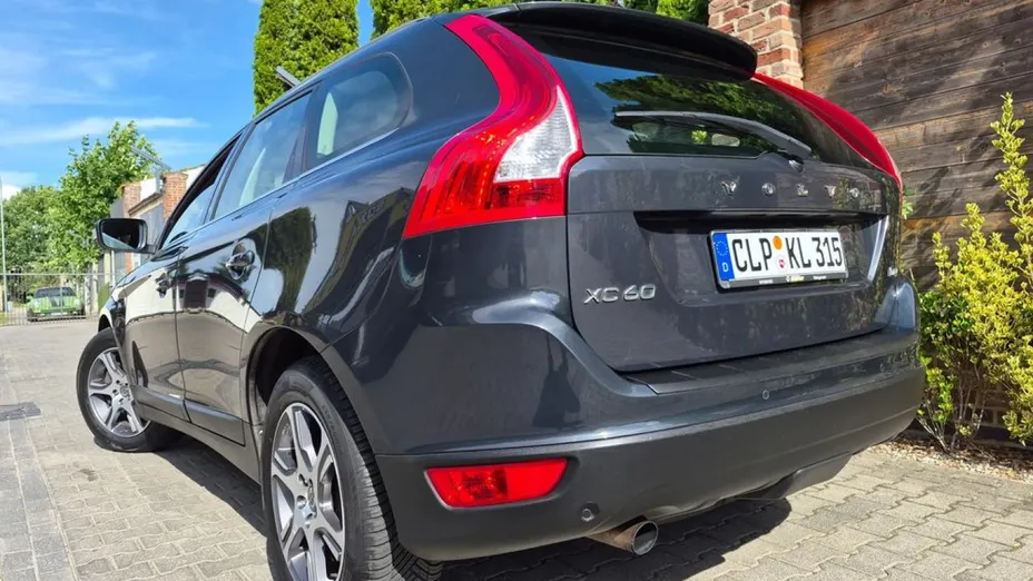 VOLVO XC60 -