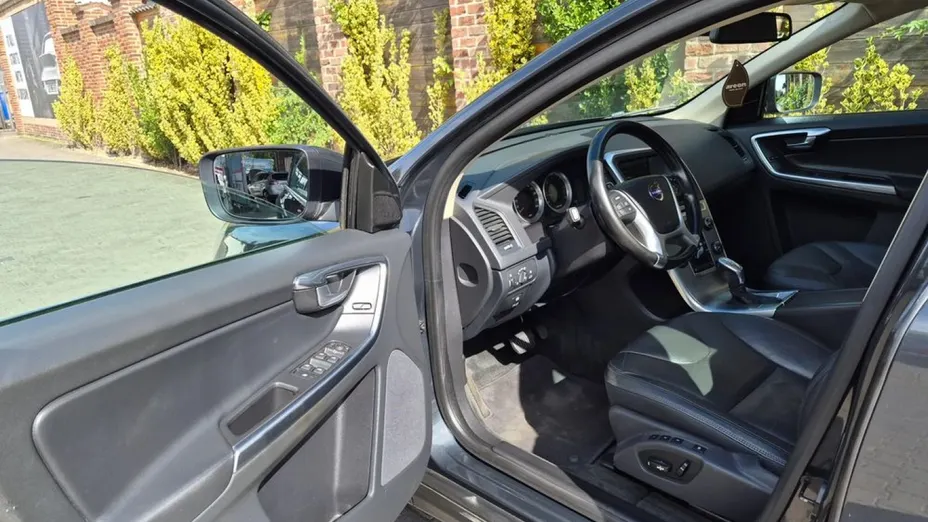VOLVO XC60 -