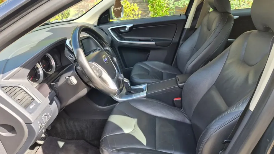 VOLVO XC60 -
