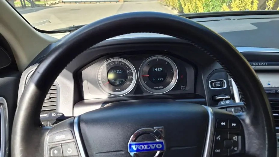 VOLVO XC60 -