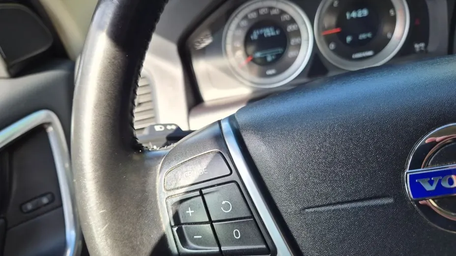 VOLVO XC60 -
