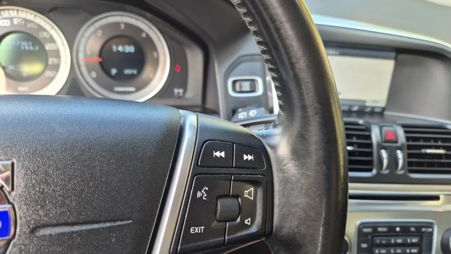 VOLVO XC60 -
