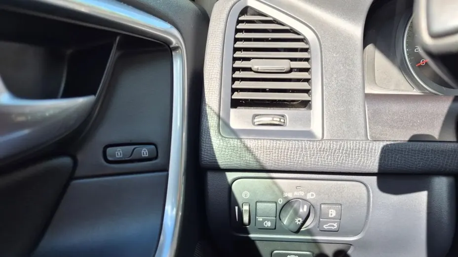 VOLVO XC60 -