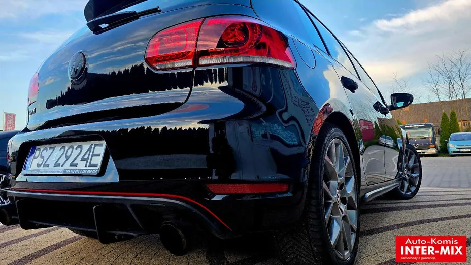 VOLKSWAGEN Golf -