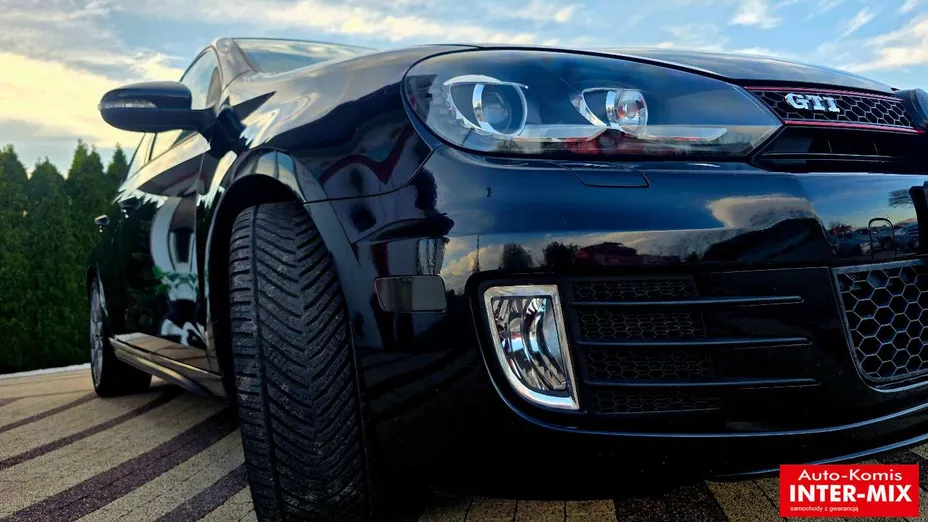 VOLKSWAGEN Golf -