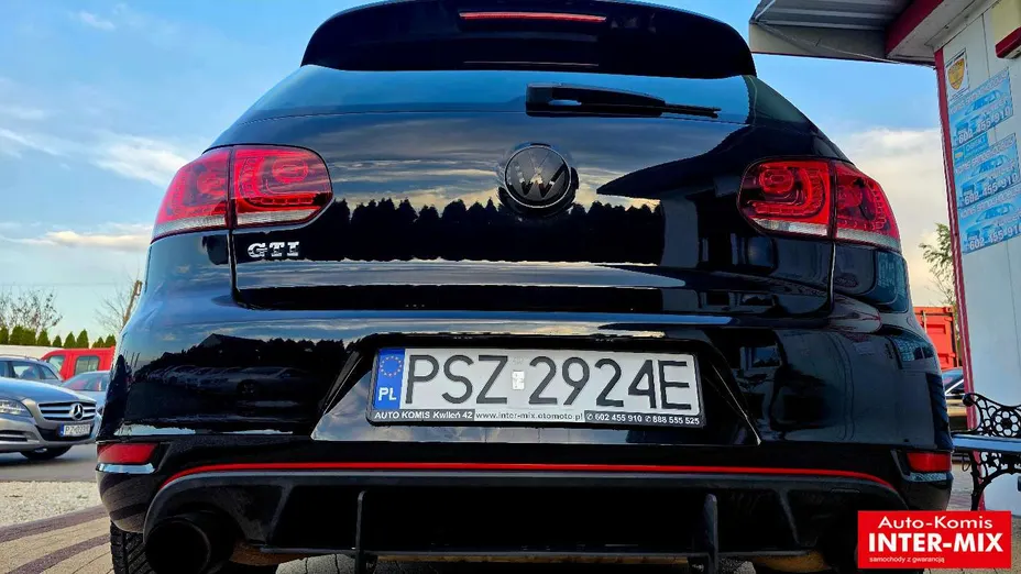 VOLKSWAGEN Golf -