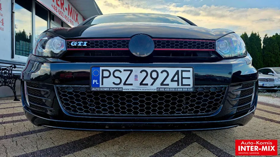VOLKSWAGEN Golf -
