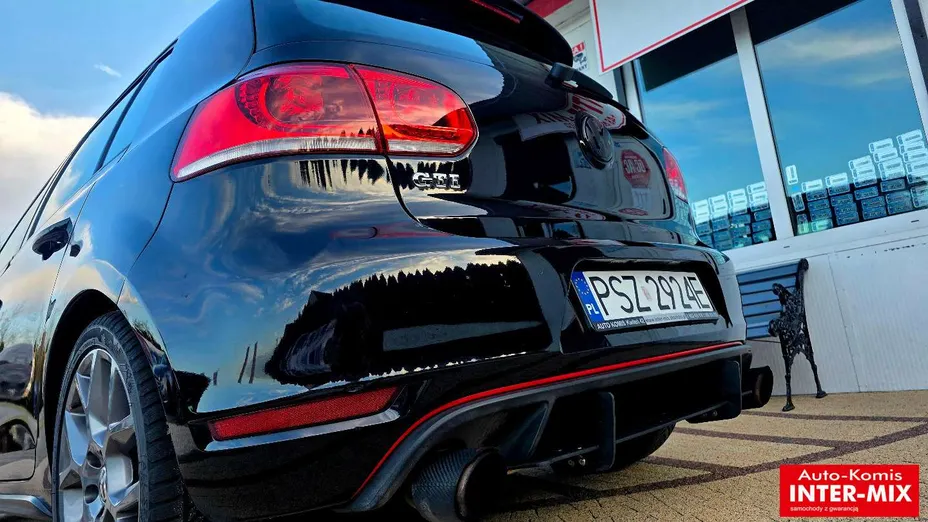 VOLKSWAGEN Golf -