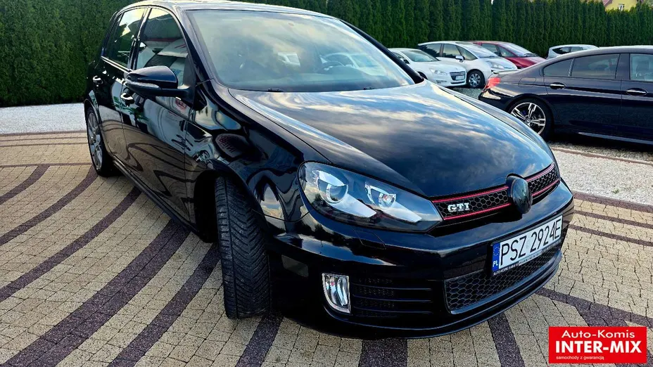 VOLKSWAGEN Golf -
