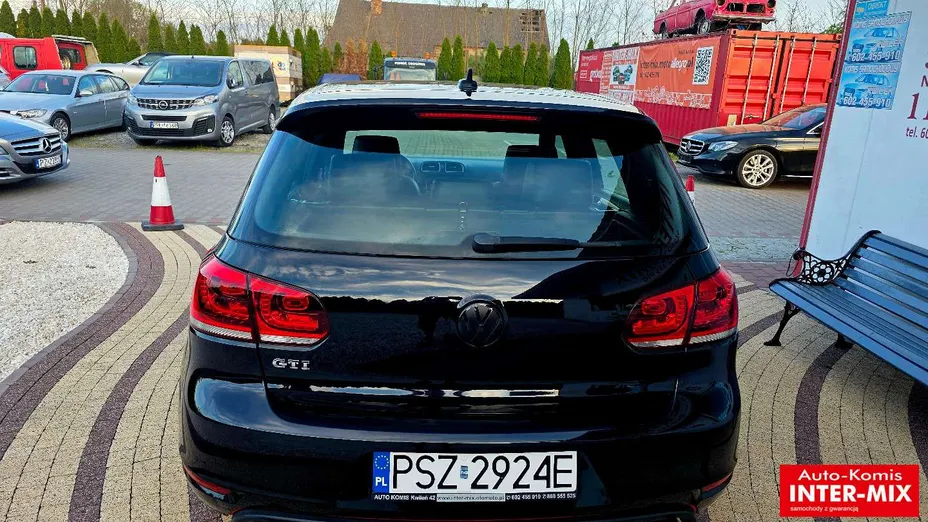 VOLKSWAGEN Golf -