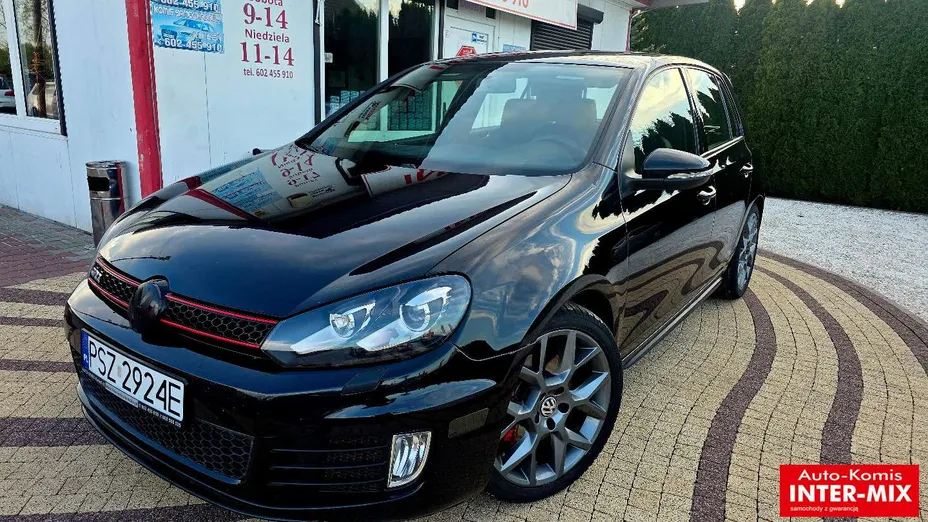 VOLKSWAGEN Golf -