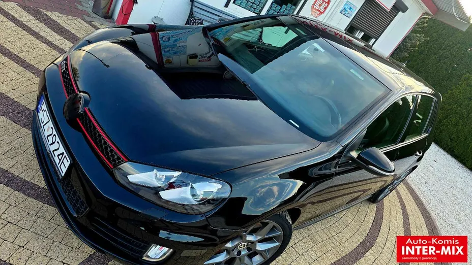 VOLKSWAGEN Golf -