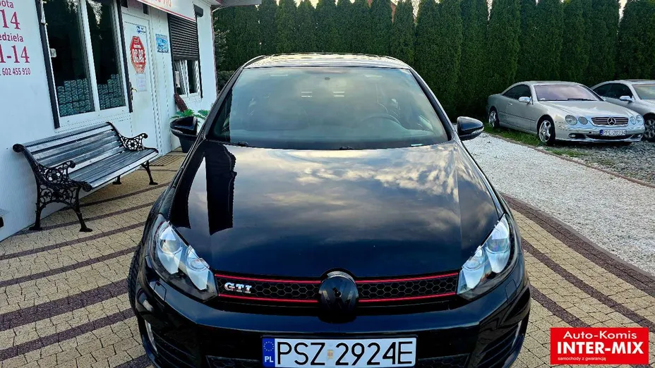VOLKSWAGEN Golf -
