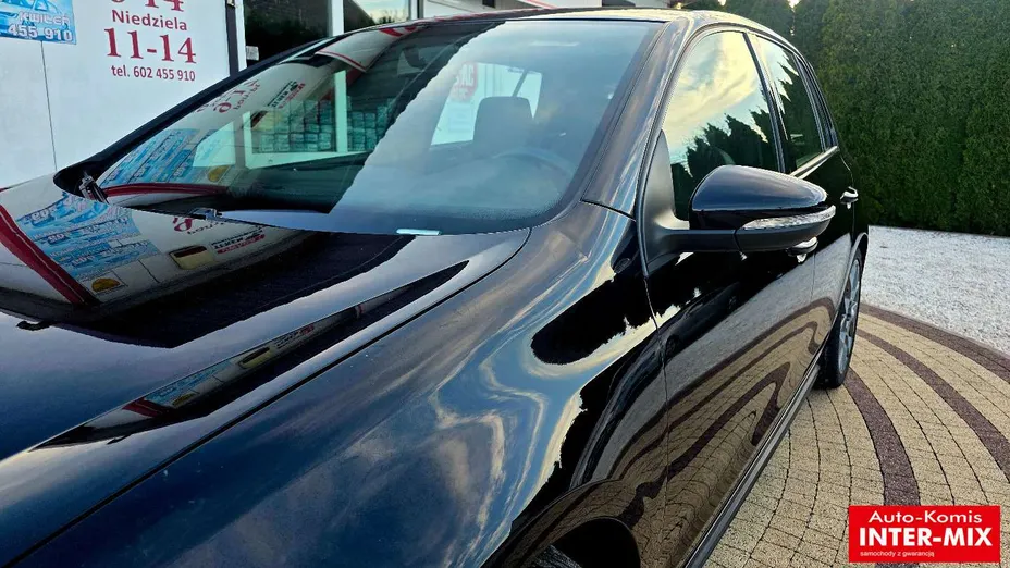 VOLKSWAGEN Golf -
