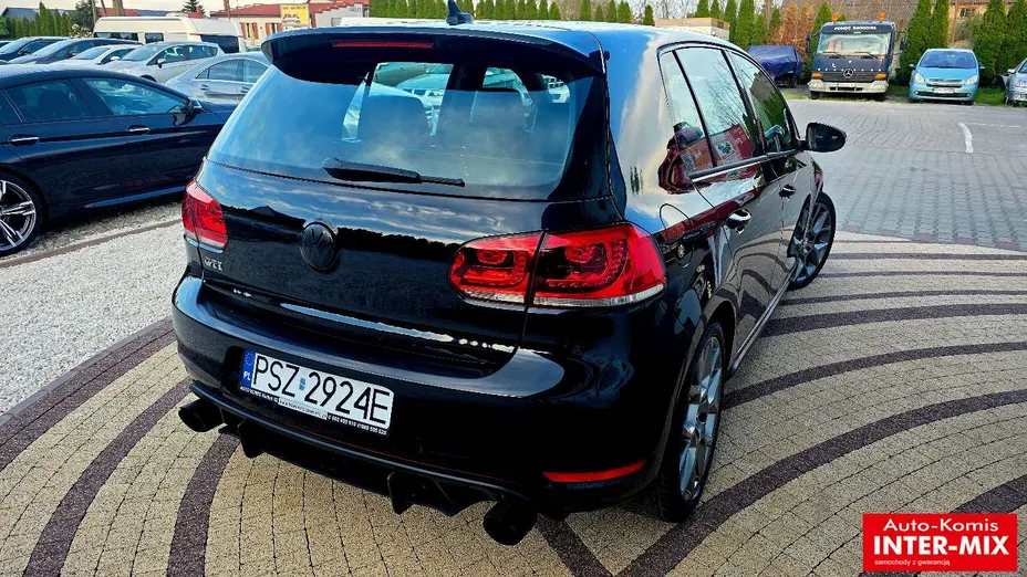 VOLKSWAGEN Golf -