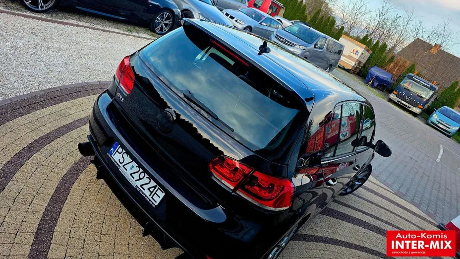 VOLKSWAGEN Golf -