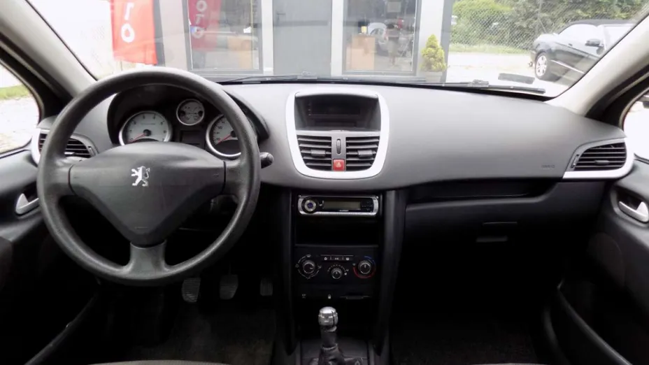PEUGEOT 207 -