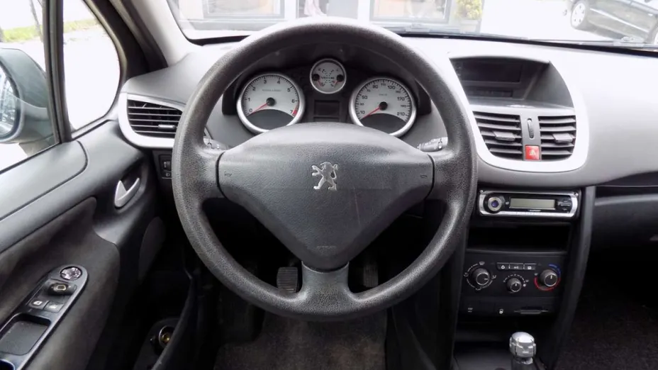 PEUGEOT 207 -