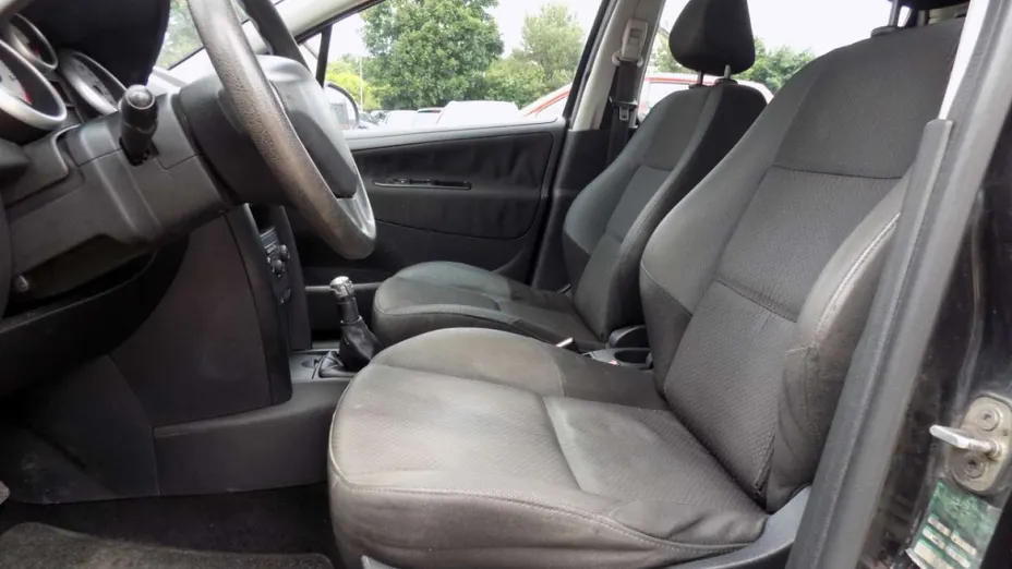 PEUGEOT 207 -