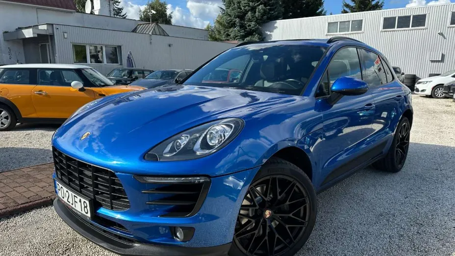 PORSCHE Macan -