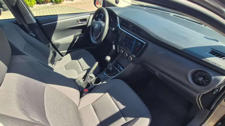 TOYOTA Corolla -