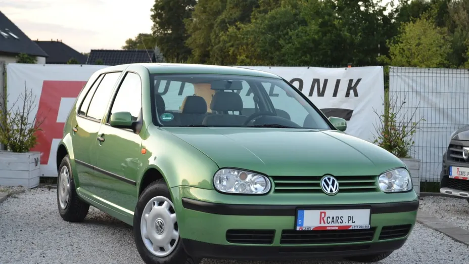 VOLKSWAGEN Golf -