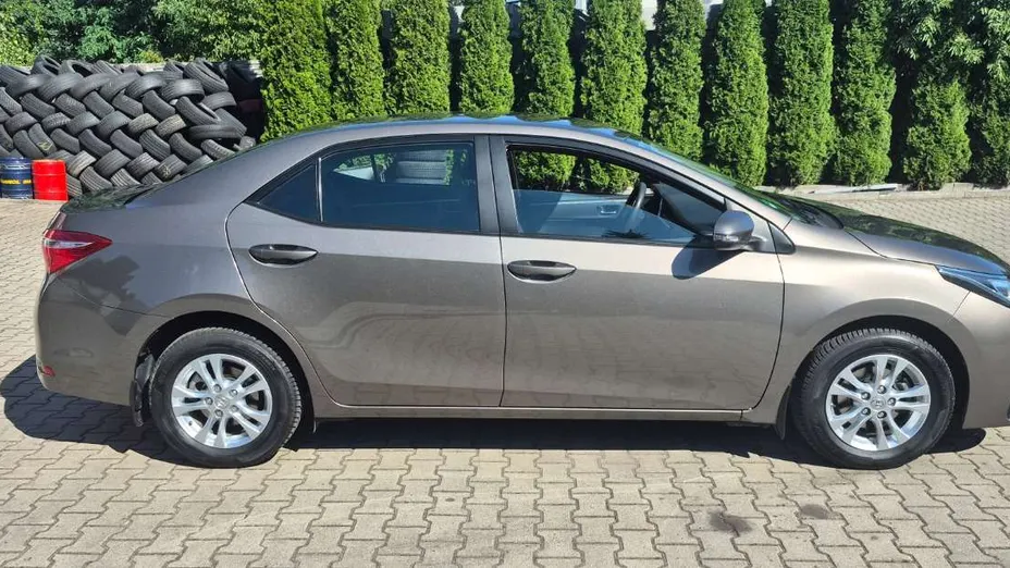 TOYOTA Corolla -