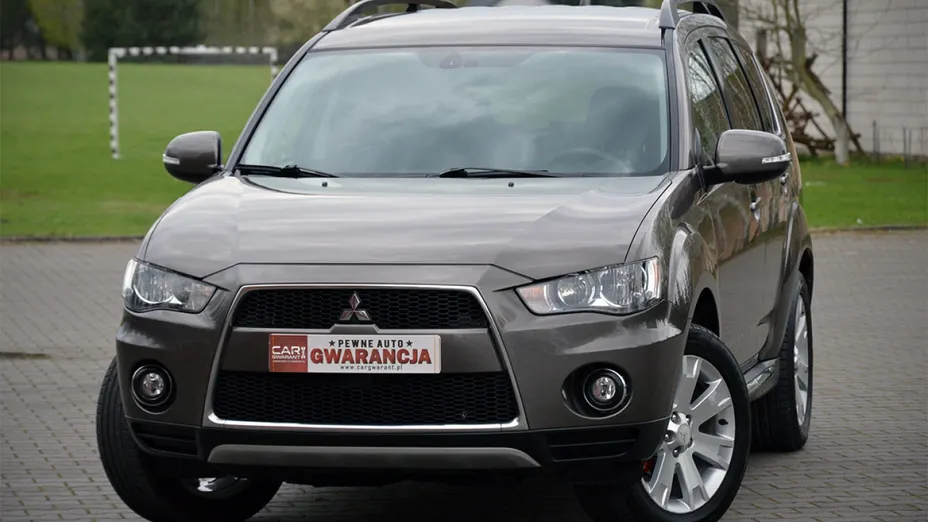 MITSUBISHI Outlander -