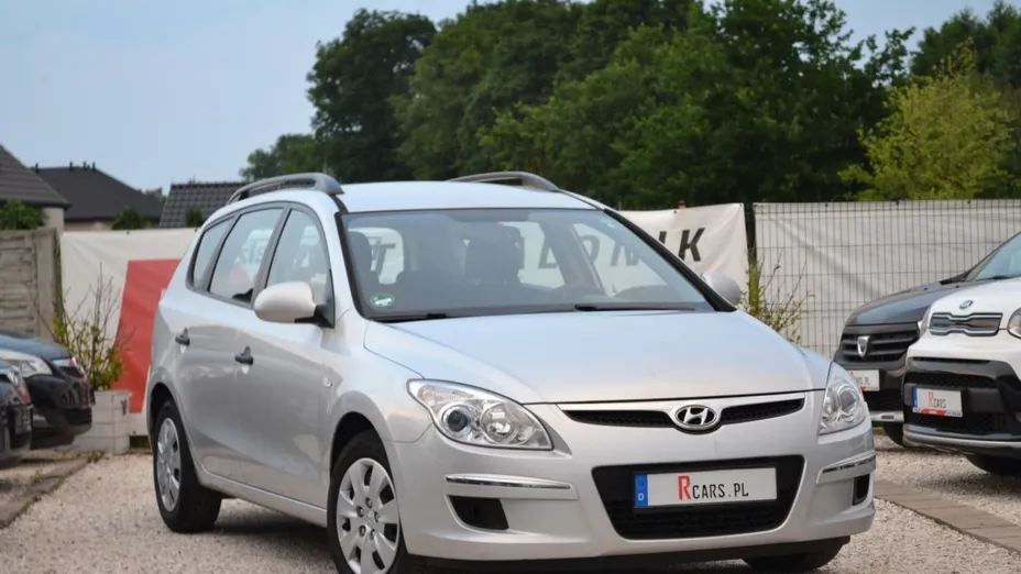 HYUNDAI i30 -