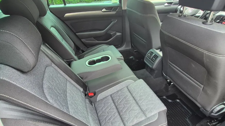 VOLKSWAGEN Passat -