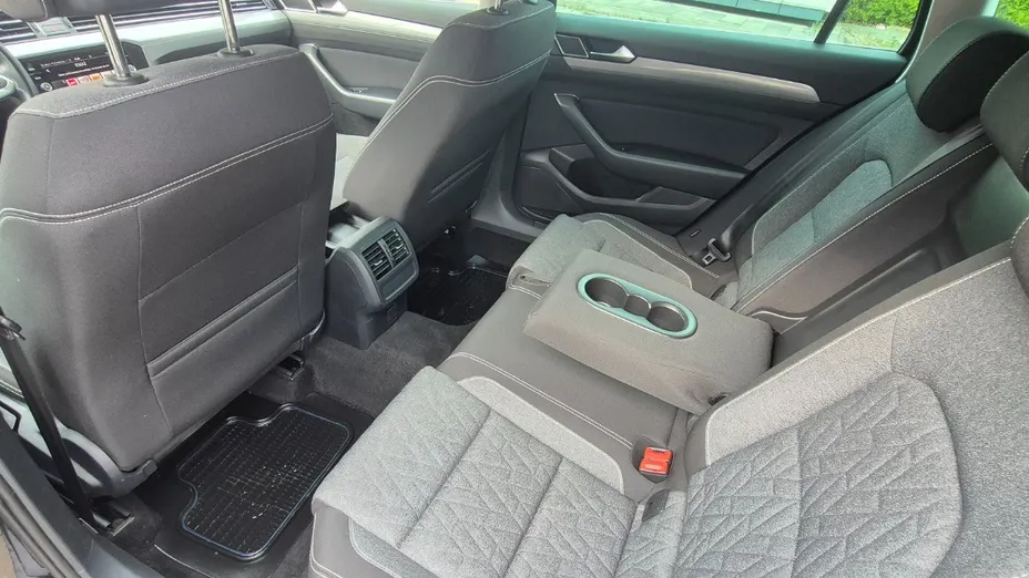 VOLKSWAGEN Passat -