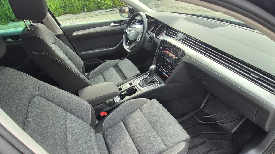 VOLKSWAGEN Passat -
