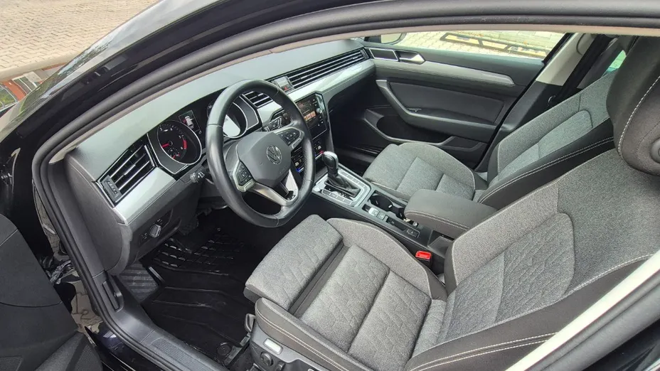 VOLKSWAGEN Passat -