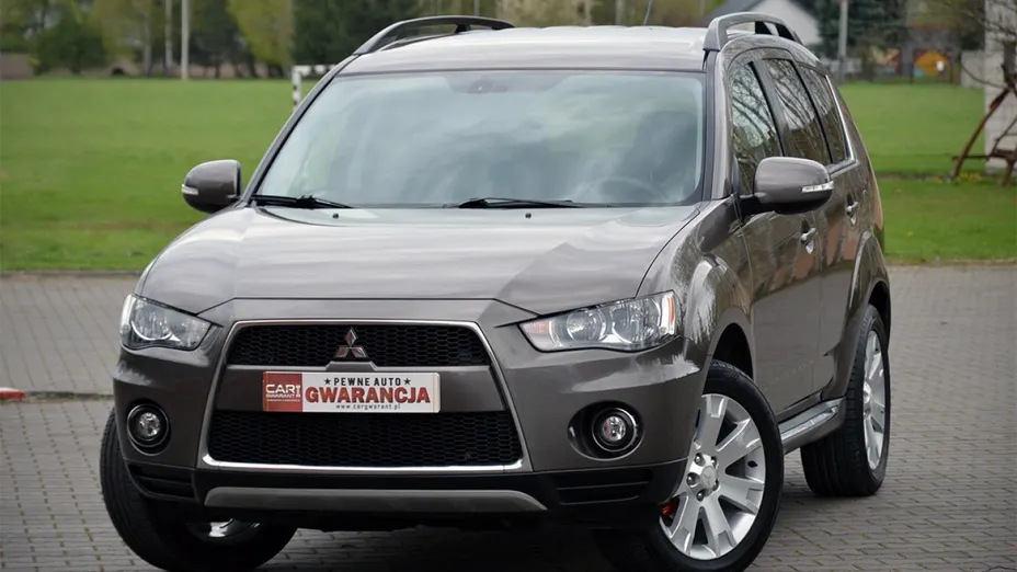 MITSUBISHI Outlander -