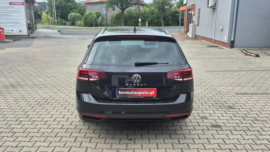 VOLKSWAGEN Passat -