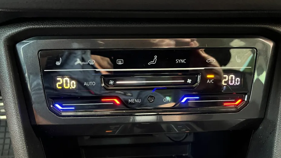 VOLKSWAGEN Tiguan -