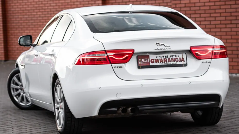 JAGUAR XE -