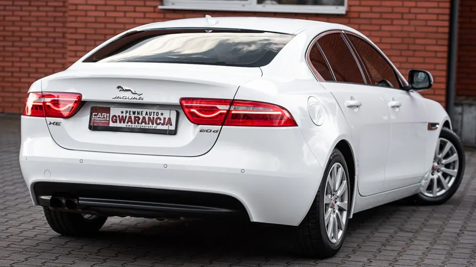 JAGUAR XE -